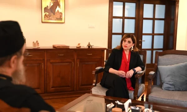 Shefja e UNMIK-ut vizitoi manastirin e Deçanit, foli për rolin e fesë në promovimin e paqes dhe bashkëjetesës