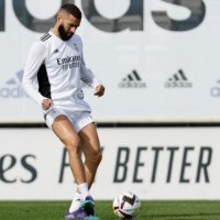 Benzema i bashkohet Real Madridit në stërvitje