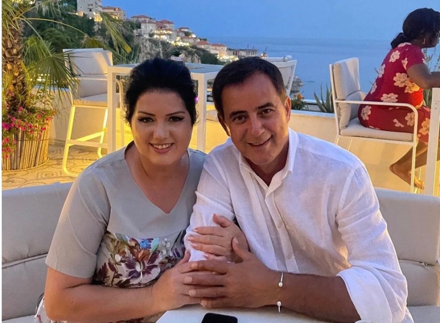 “U plakshim bashkë”, Merita shkruan fjalët më të 