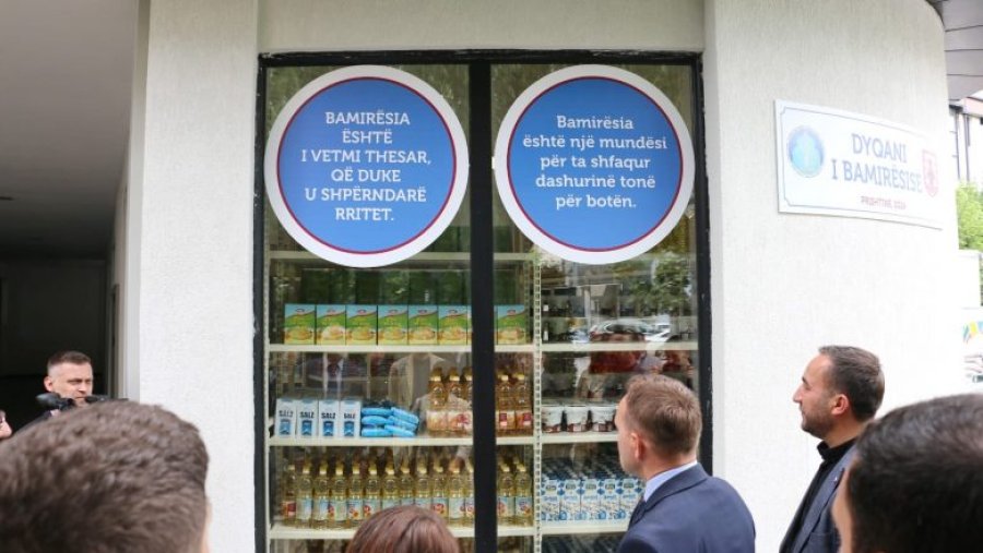 Prishtinë: Hapet dyqani i parë social, Rama: Qytetarët në nevojë mund të furnizohen çdo muaj falas me produkte ushqimore e higjienike