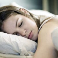 Pasojat e gjumit të tepërt: Mbipesha, depresioni...