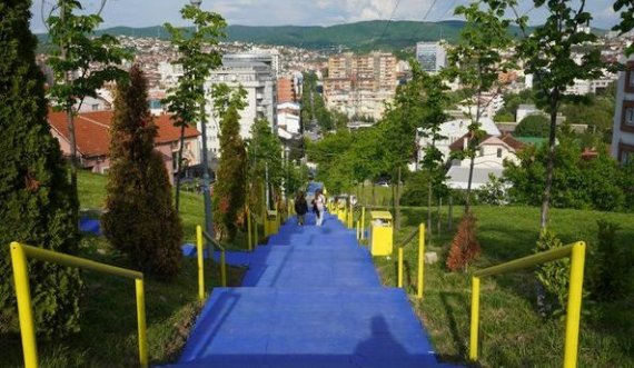 Shkallët e Arbërisë ‘vishen’ me ngjyrat e flamurit të BE-së