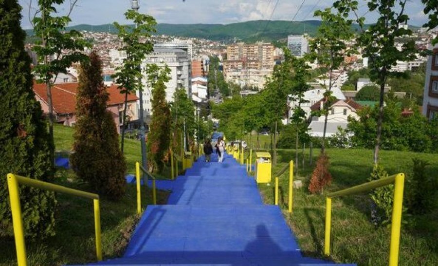 Shkallët e Arbërisë ‘vishen’ me ngjyrat e flamurit të BE-së