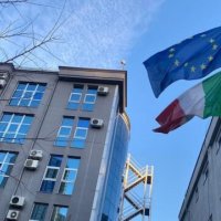 Vendimi për konvertimin e patentë shoferëve, Ambasada e Italisë në Prishtinë përgëzon Qeverinë e Kosovës