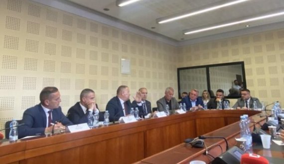 Deputeti Berisha me akuza ndaj Drejtorit të Policisë: E larguat me urdhër të politikës majorin që po hetonte Martin Berishajn e ministrat e Kurtit