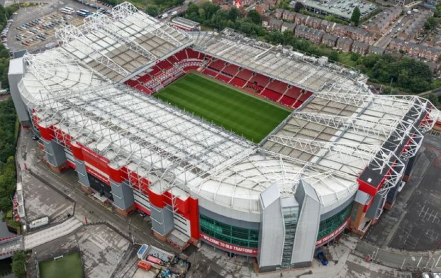 Pamjet alarmuese  tregojnë se ‘Old Traffordi’ po shkon  drejt shkatërrimit