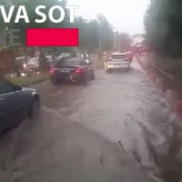 Publikohet video: Rrugët e Prishtinës 'bllokohen' nga të reshurat e dendura të shiut