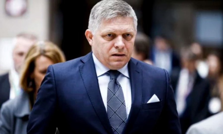 Robert Fico merr një zarf me plumb brenda