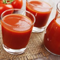 Lëngu i domates medoemos duhet të jetë pjesë e ushqimit tuaj