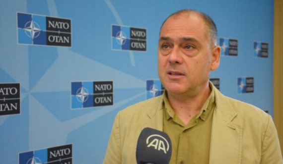 Analist ushtarak nga Beogradi: Vuçiq e çon ushtrinë në kufi me Kosovën veç për propagandë