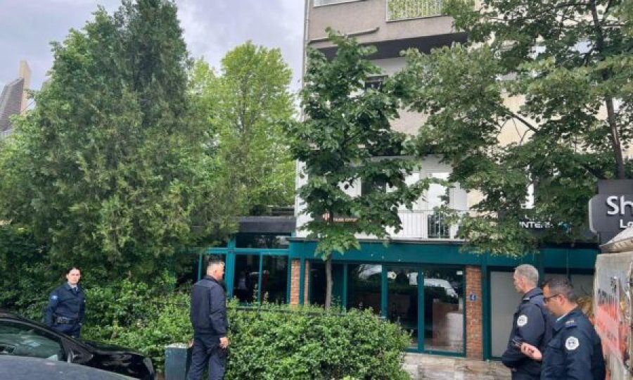 Prishtinë: Inspektorati aksion për lirimin e hapësirave publike, largohen terrasat e lokaleve në afërsi të Pallatit të Rinisë