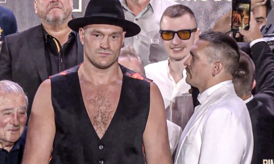 Tyson Fury nuk e shikon në sy Usykun në konferencë për media, ironizon me ukrainasin para meçit vendimtar të shekullit