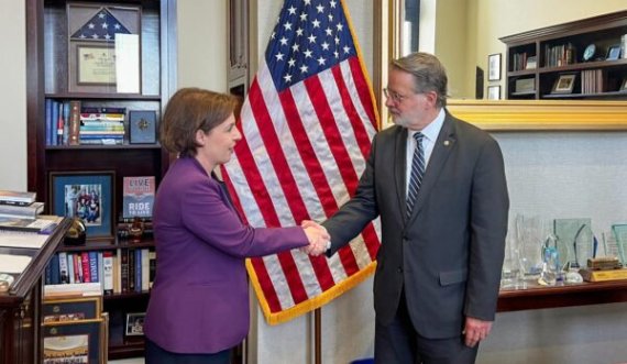 Gërvalla në Washington takohet me senatorin demokrat