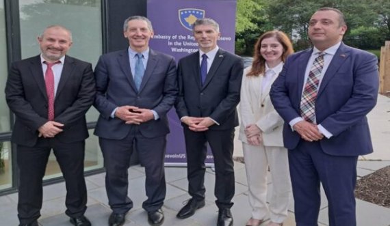 Profesori amerikan në inaugurim të Ambasadës: Krenar të qëndroj krahas ambasadorëve të shteteve që e kanë njohur Kosovën