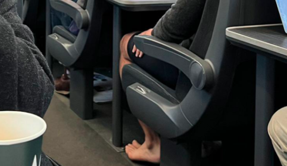 Ministri britanik shihet i zbathur në tren