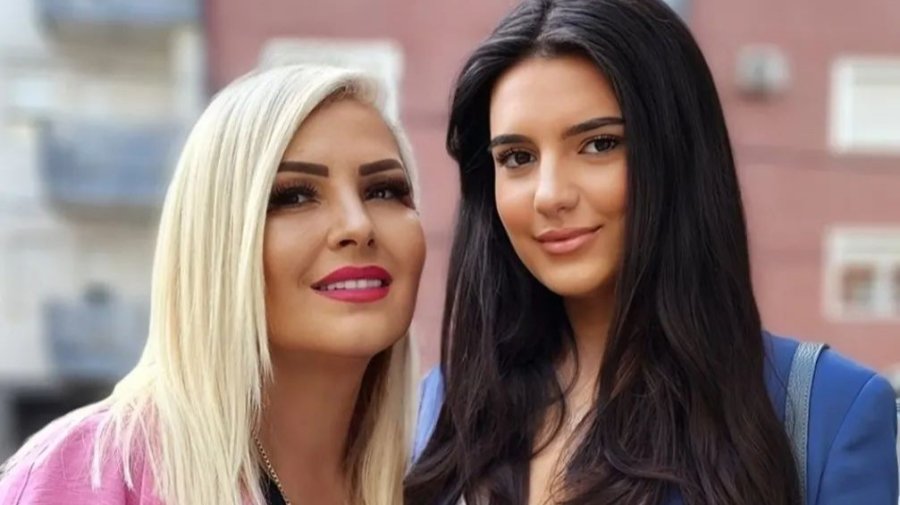 Mihrije Braha me nusen e saj mahnisin me pamjen e tyre me bikini
