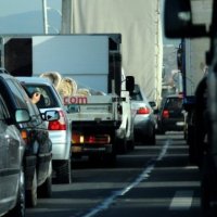 Dogana e Shqipërisë kufizon qarkullimin e kamionëve 