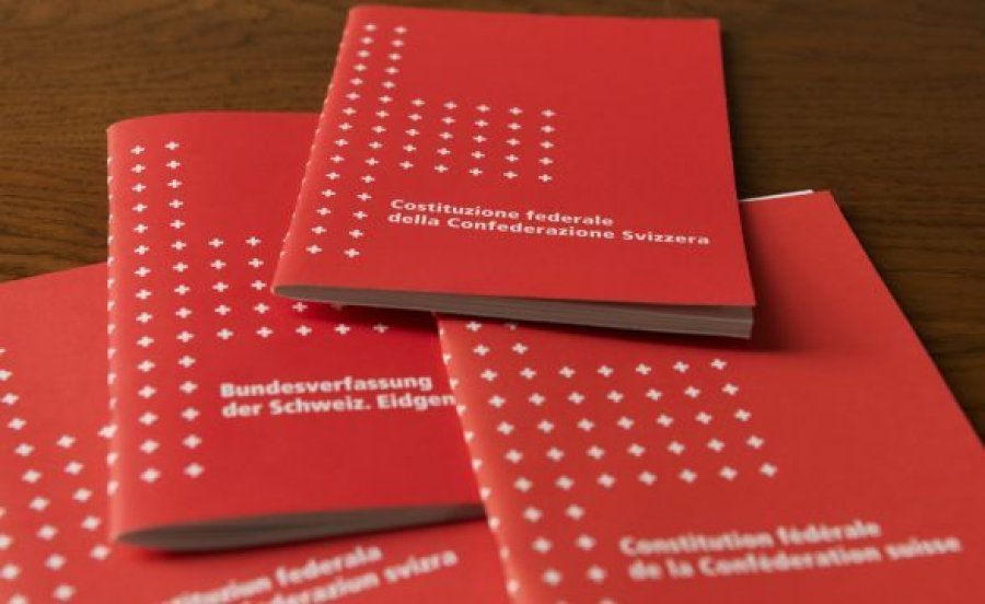 Kushdo që është pa diplomë universitare, vështirë se do të marrë pasaportë zvicerane