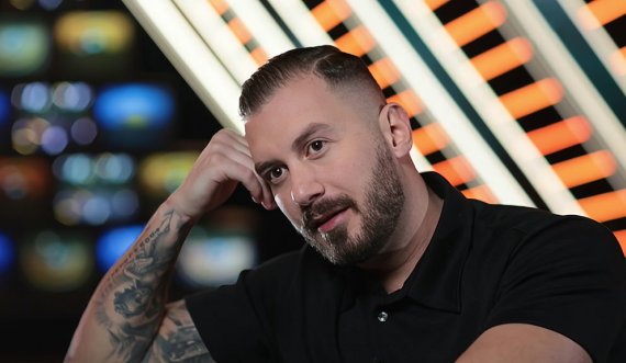 Reagon për herë të parë Romeo Veshaj, ka një falënderim unik