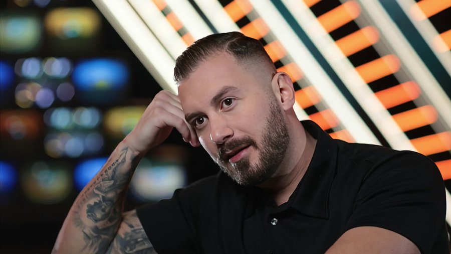 Reagon për herë të parë Romeo Veshaj, ka një falënderim unik