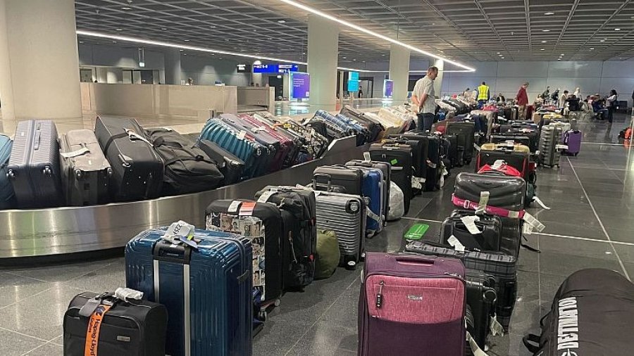 Arrestohet shqiptari pasi vodhi një orë 20 mijë euro nga valixhja e udhëtarit në aeroport