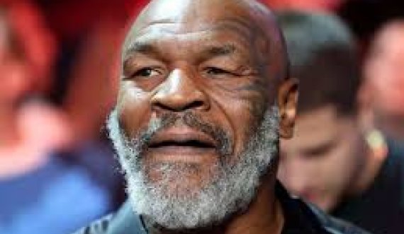 Legjendari Mike Tyson u sëmur gjatë një fluturimi nga Miami në Los Angeles