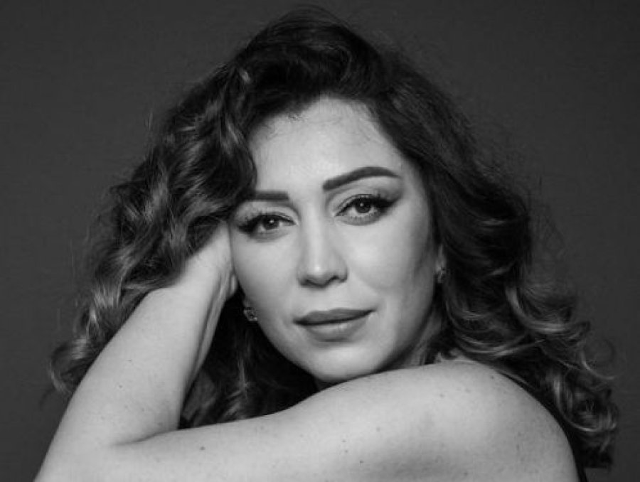 Adelina Thaçi sot feston derisa paralajmëron rikthimin në skenë