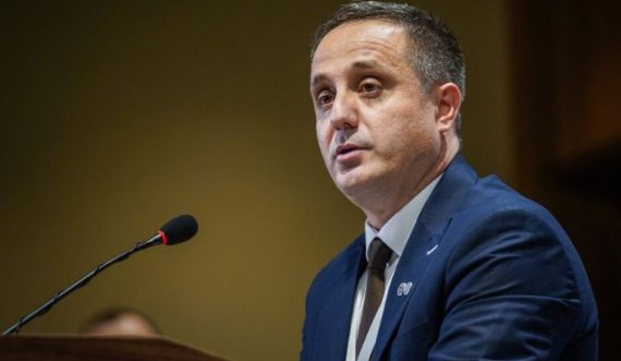 Selmanaj: Ekspozita e fundit e Shkëlzen Gashit e financuar nga paratë e shtetit