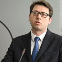 Murati: Nga ky muaj shërbyesve publikë iu shtohen edhe 55 eurot tjera