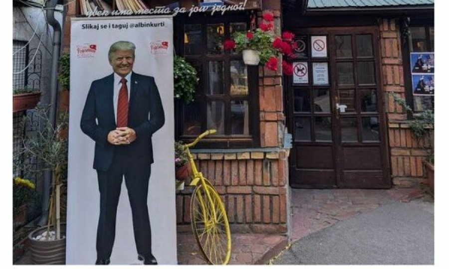 Një kafene në Beograd vendos foton e Trumpit: Fotografohuni dhe bëjeni tag Kurtin