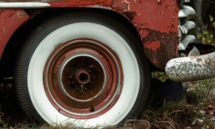 A e dini cila veturë ishte e para që kishte një motor me naftë?