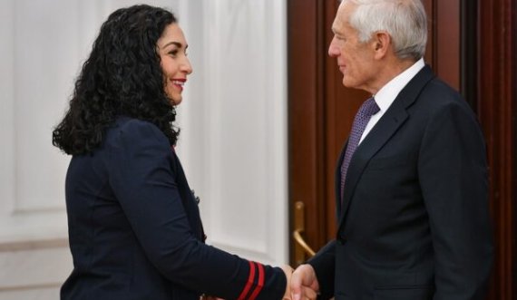 Vjosa Osmani takohet me gjeneralin Clark