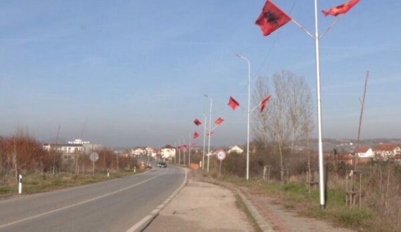 Podujeva mbushet me flamuj kombëtar