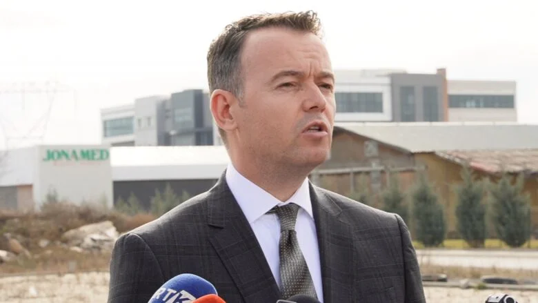 Peci: Nuk lejojmë që Komuna e Skenderajt të na zgjedhë se kush do të jetë Kryeshefi