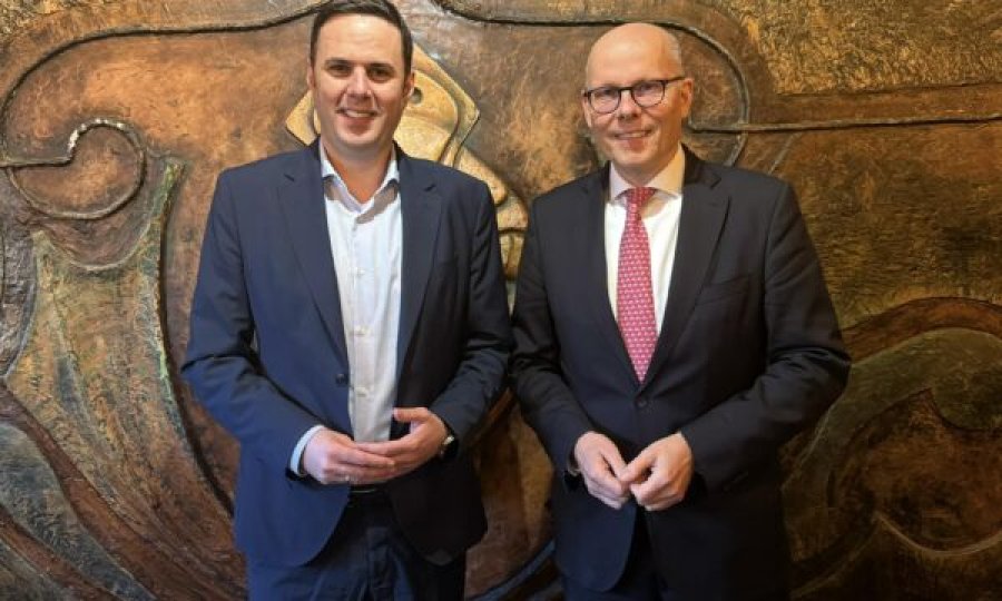 Abdixhiku takohet me Beyer, i flet për 'zgjedhjet' e 9 shkurtit
