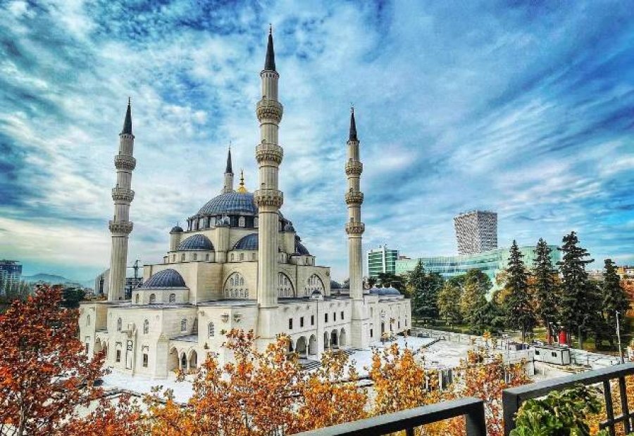 Të bëhemi një shembull i dashurisë dhe vëllazërisë