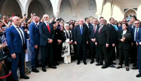  Erdogan përuron xhaminë e Namazgjasë në Tiranë: Më e madhja në Ballkan
