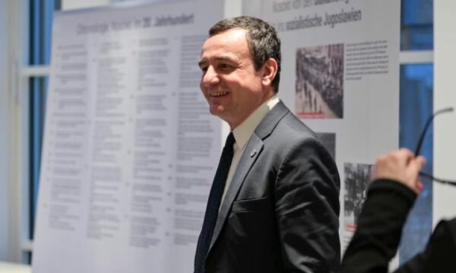 Kurti në ekspozitën 'Rezistenca paqësore dhe shtetformimi në Kosovë 1988 – 1998'