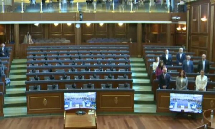 Ka nisur me një minutë heshtje për gjeneralin Sir Mike Jackson seanca në kuvendin e Kosovës