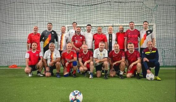 Ekipi i Ambasadës së Gjermanisë luajti futboll me atë të Qeverisë Kurti