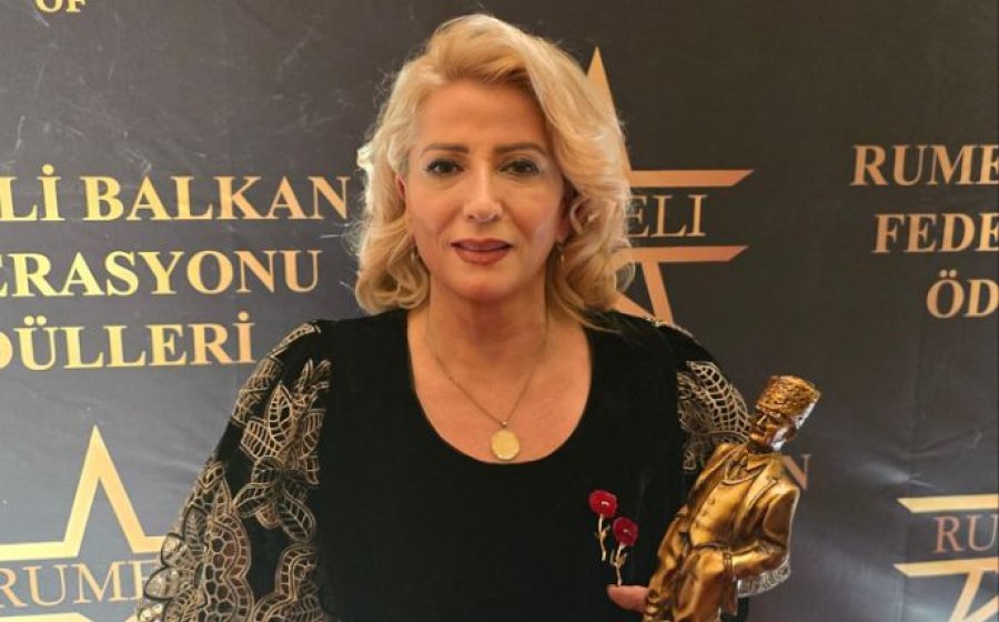 Shkurte Fejza fiton çmimin 'Këngëtarja më e mirë shqiptare' në Turqi për vitin 2024