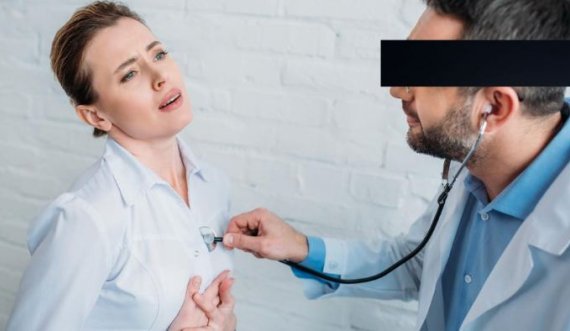 Mjeku shqiptar ia nxjerr organin gj*nital pacientes derisa po e kontrollonte
