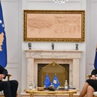 Osmani priti në takim lamtumirës ambasadorin e BE-së në Kosovë, Aivo Orav