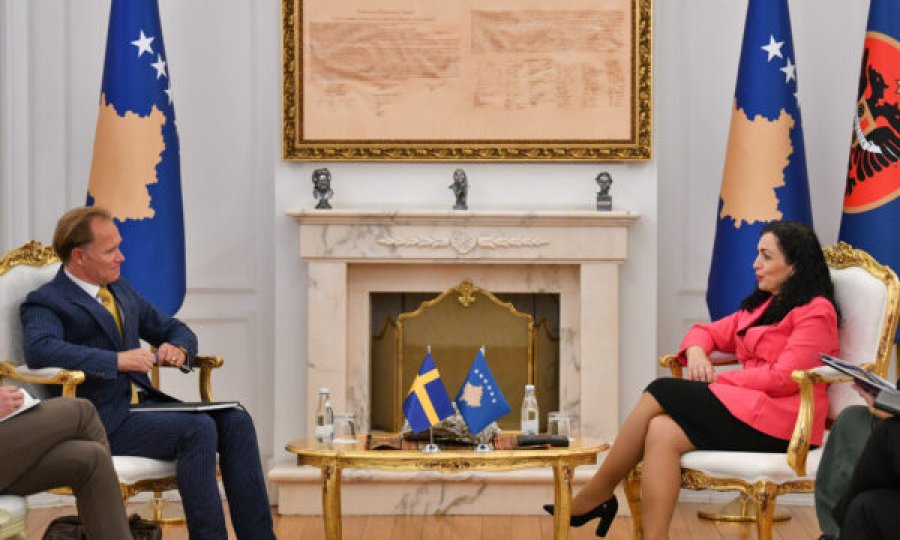 Osmani takohet me ambasadorin e Suedisë