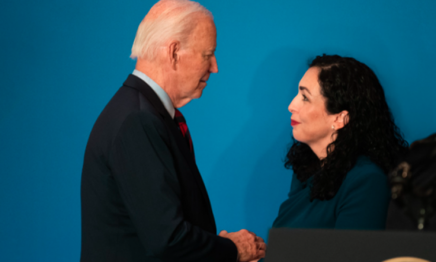 Osmani i ka shtrënguar duart me presidentin e SHBA-së, Joe Biden