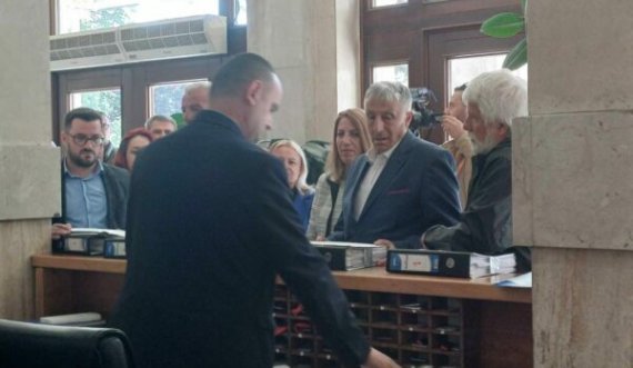 SBAShK-u dorëzon në Kuvendin e Kosovës nënshkrimet për miratimin e projektligjit