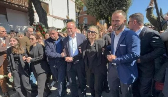 Nëna e 22-vjeçares shqiptare që u vra nga ish i dashuri në Itali shpërthen në lot