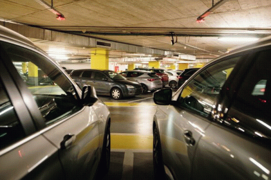 Çfarë duhet të bëni përpara se të lini veturën tuaj në parking për disa ditë?