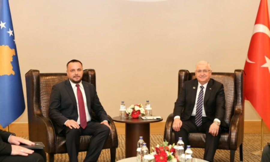 Maqedonci takon homologun turk: Fuqizimi i industrisë së mbrojtjes ka hyrë në një fazë të re