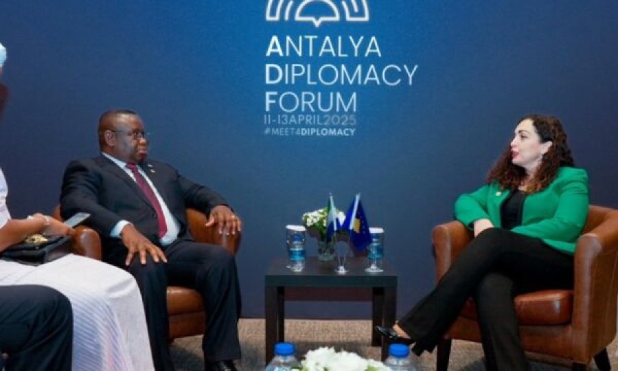 Serbia demantohet për 'ç’njohjen', Presidenti i Sierra Leones thotë se do t’i forcojmë lidhjet me Kosovën